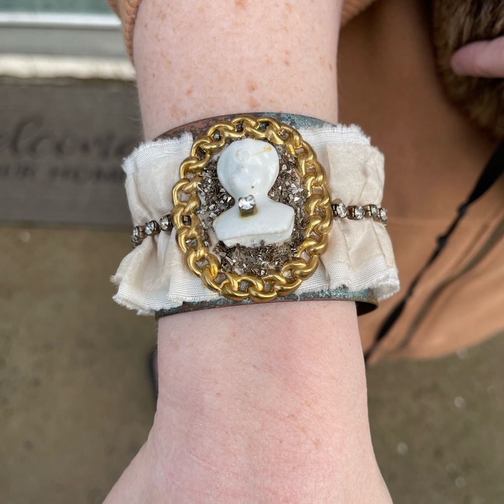 Chic cuff